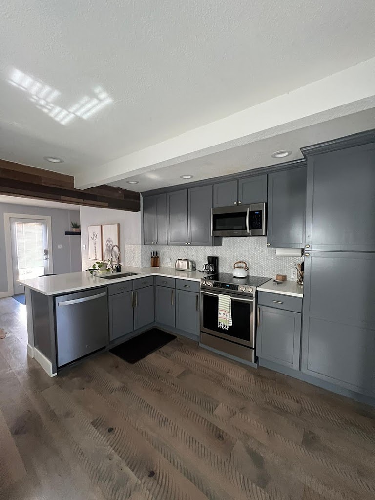 Picture of clean kitchen with grey cabinets, move-in move-out cleaning in Melbourne, Forida